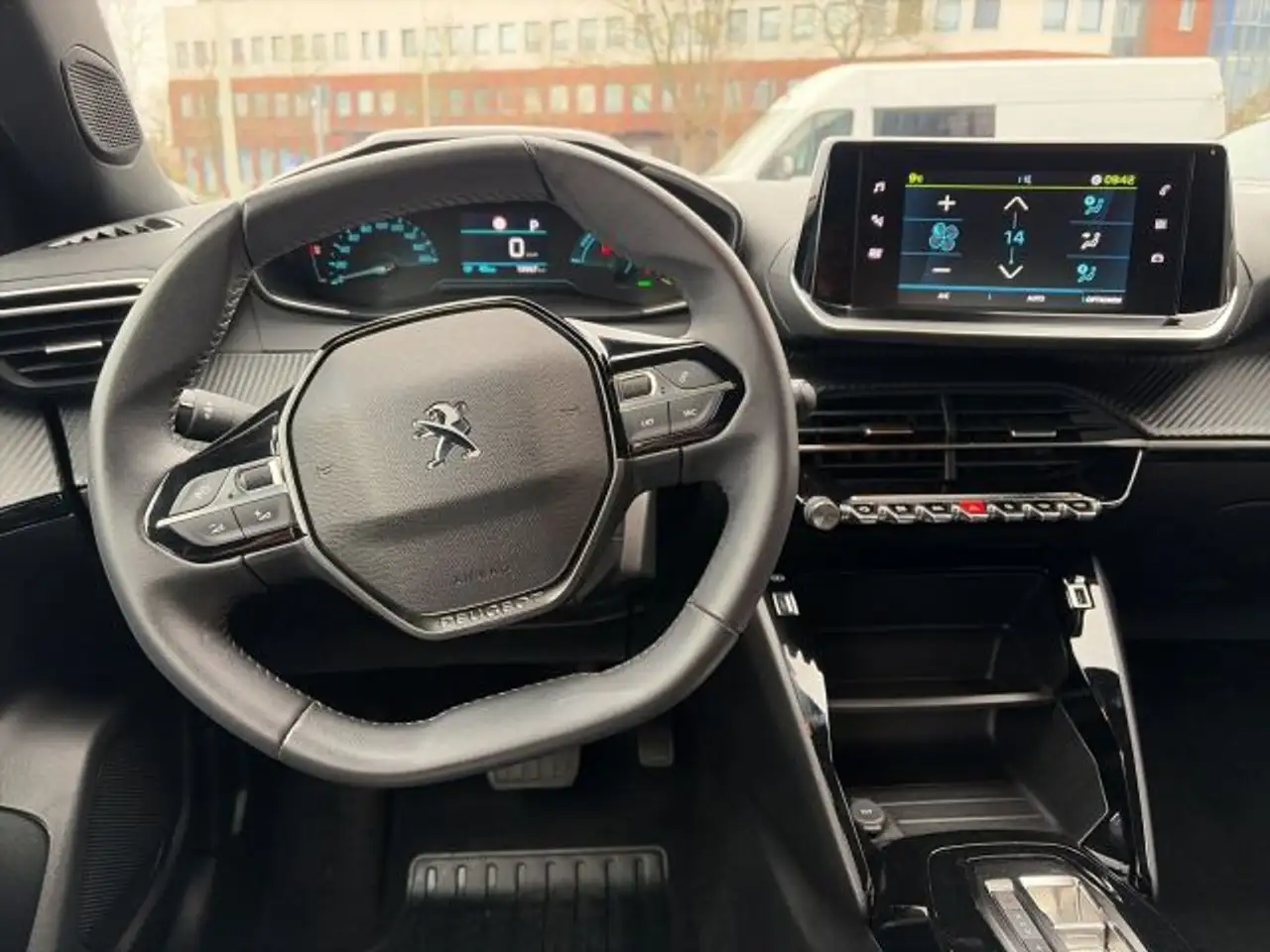 Peugeot 2008 Elektro 136 Active — معرض صور السيارة 12