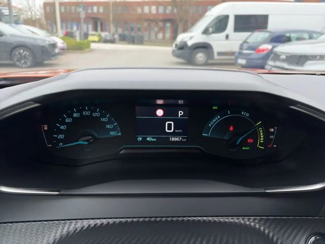 Peugeot 2008 Elektro 136 Active — معرض صور السيارة 14