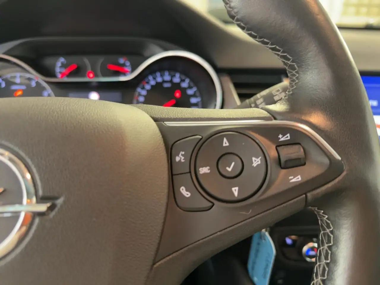 Opel Crossland 1.2 Turbo Elegance Paket LED+Navi+SHZ — معرض صور السيارة 19
