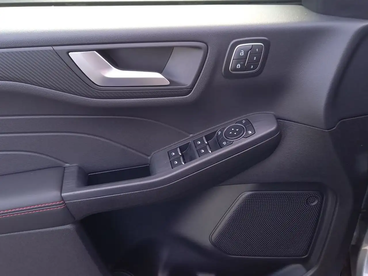 Ford Kuga 2.5 Duratec FHEV ST-LINE X — Galería del vehículo 17