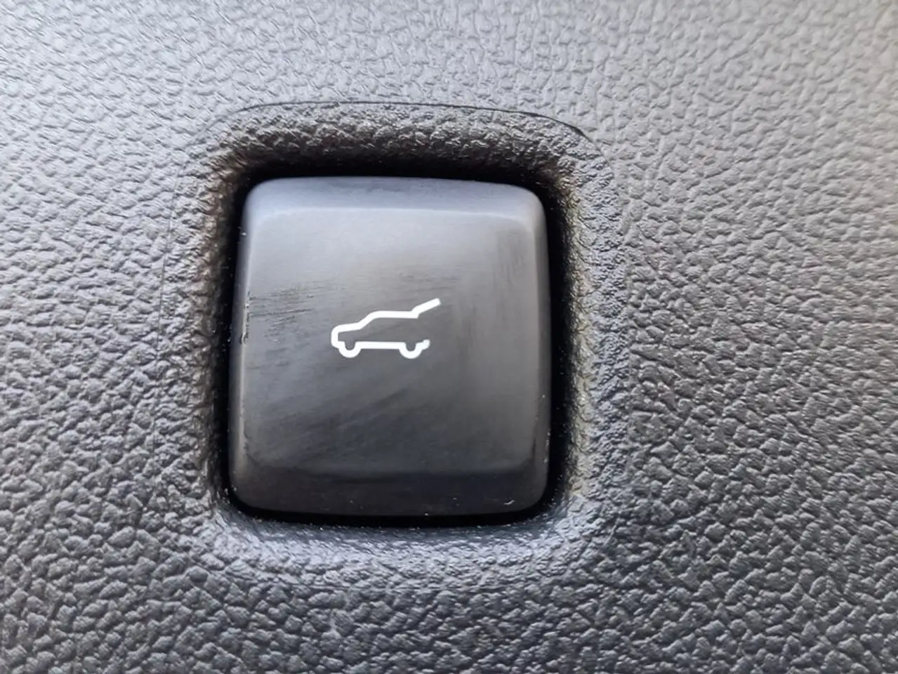 Ford Kuga 2.5 Duratec FHEV ST-LINE X — Galería del vehículo 24