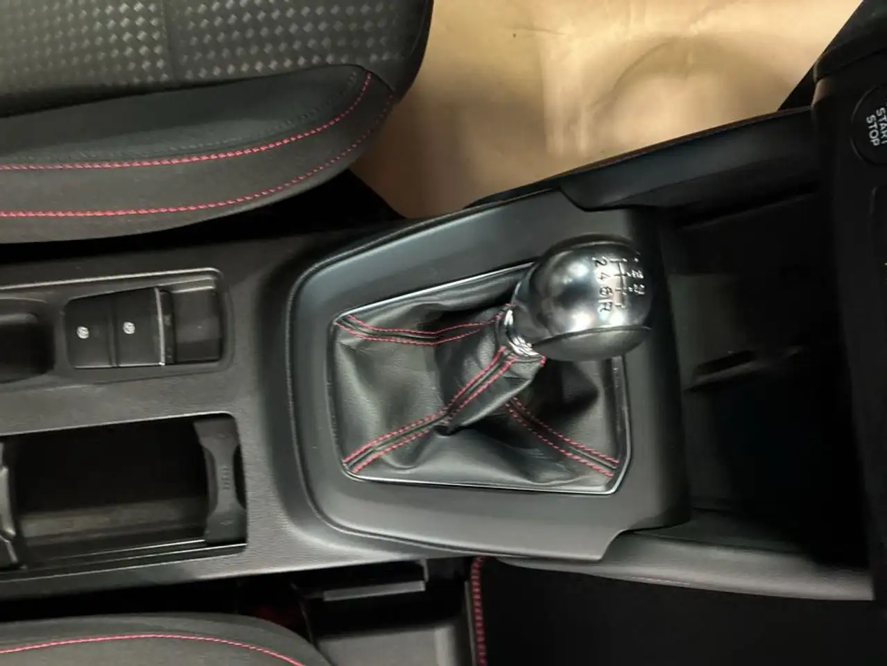 Ford Focus Turnier 1.0 EcoBoost Hybrid ST-LINE X — Vehicle gallery 16