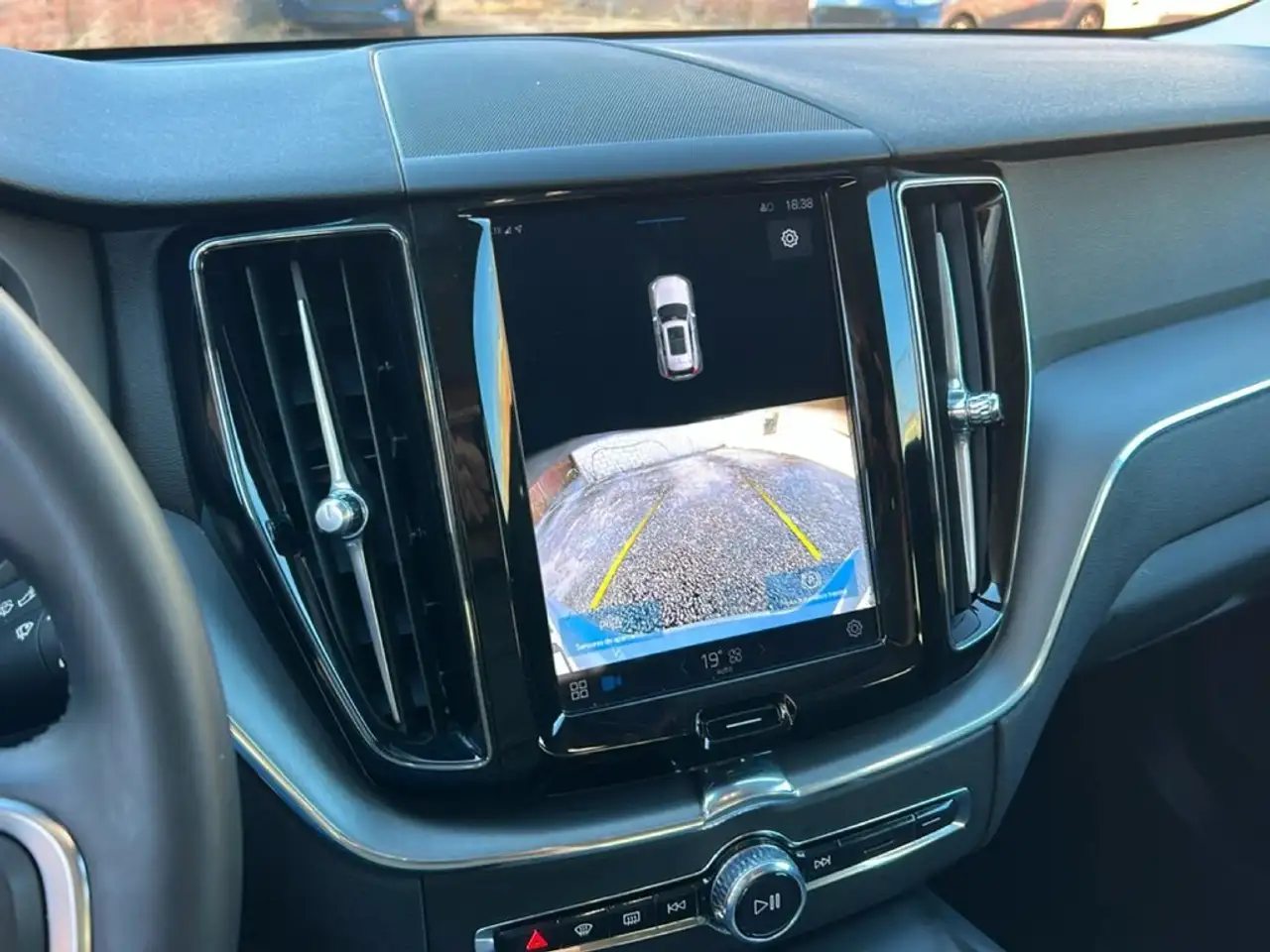 Volvo XC60 2.0 B4 D Auto Core — معرض صور السيارة 20