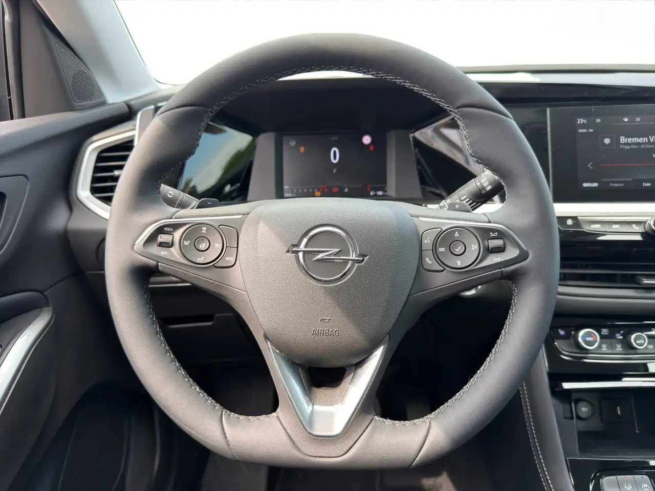 Opel Grandland Enjoy 1.2 Turbo 360+KeyLess+LED+SHZ — معرض صور السيارة 12