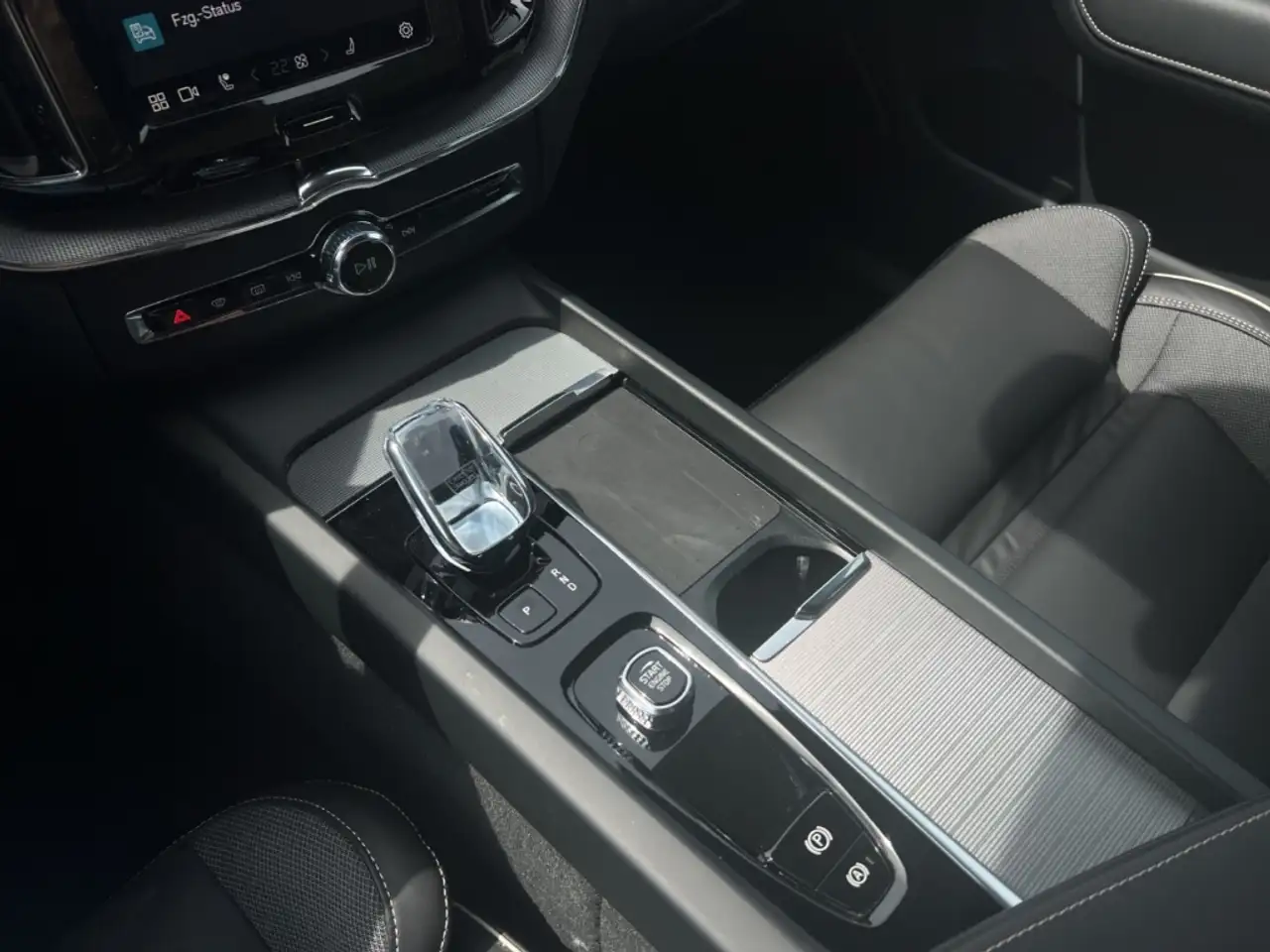 Volvo XC60 B5 AWD Plus Black Edition Keyless SitzHZ — معرض صور السيارة 22