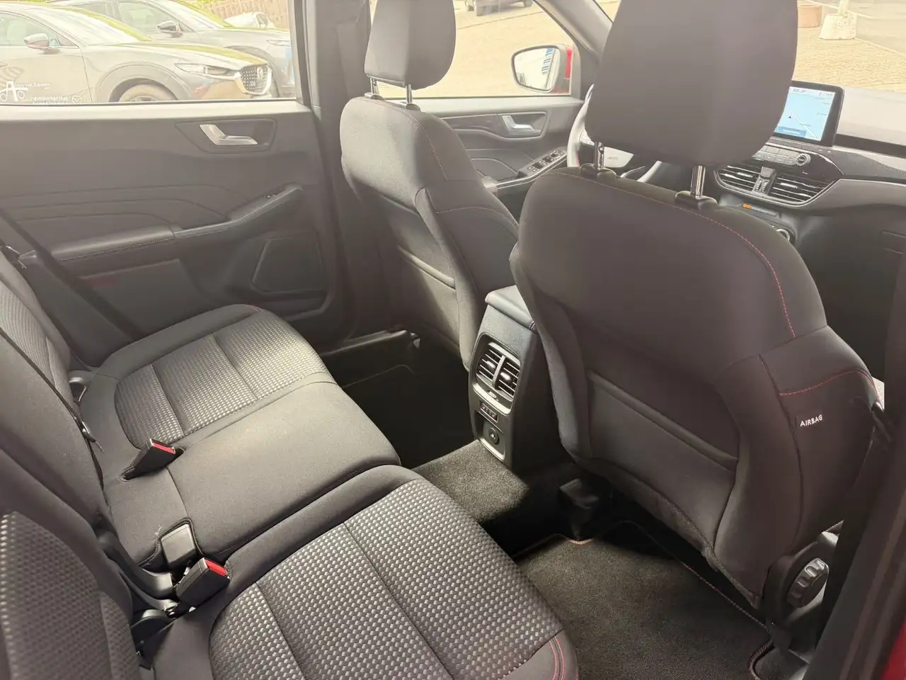 Ford Kuga ST-Line 1,5 EcoBoost 150 Anhängerkupplung — معرض صور السيارة 11