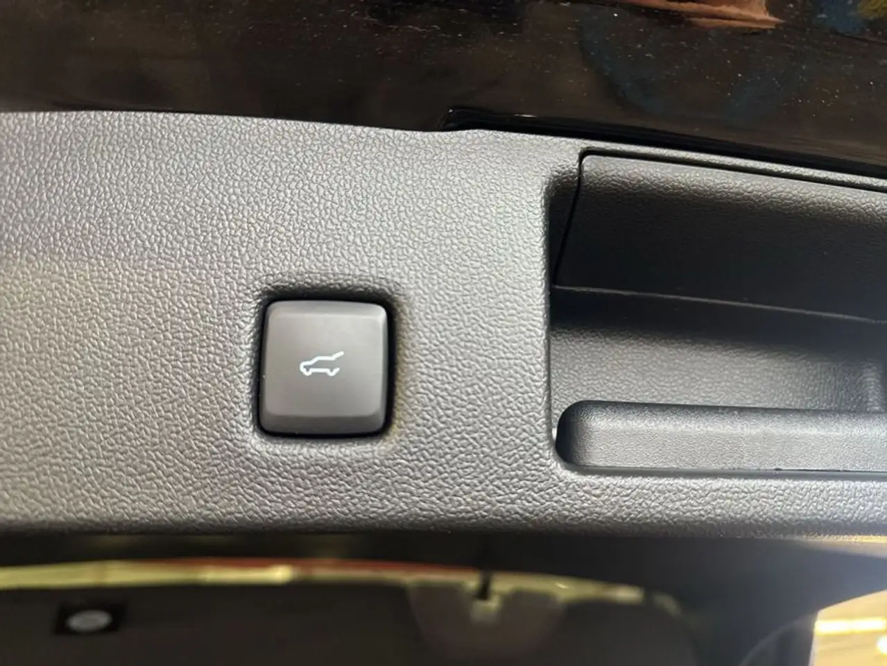 Ford Kuga 2.5 Duratec FHEV ST-LINE X — معرض صور السيارة 20