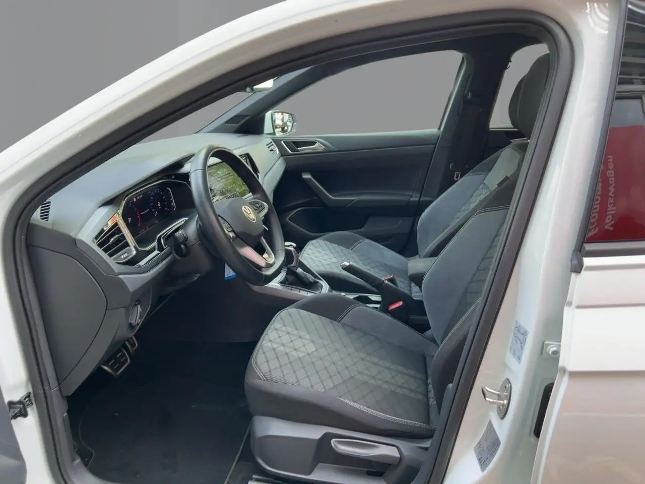 Volkswagen Polo R-Line 1.0 TSI DSG Panoramadach AppConnect — معرض صور السيارة 9