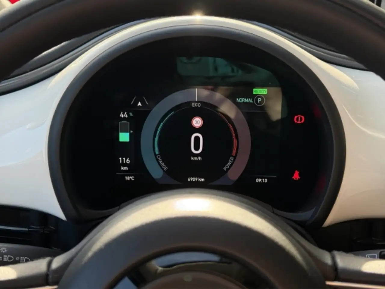 Fiat 500e 42kWh/Navi/RFK/Alu/Apple&Android — معرض صور السيارة 12