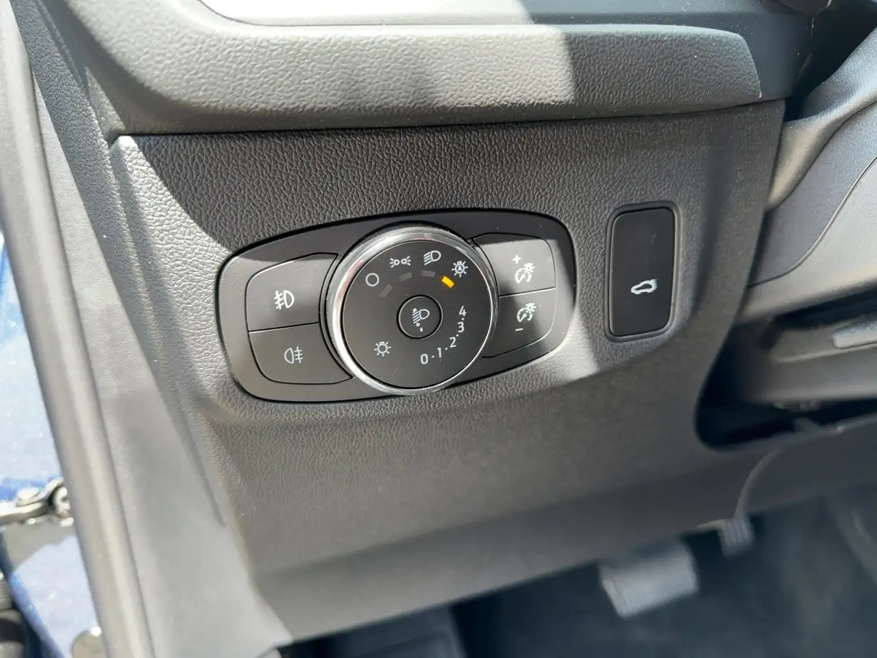 Ford Focus ST-Line X LED+AHK+Kamera+Winterpaket — Galería del vehículo 16