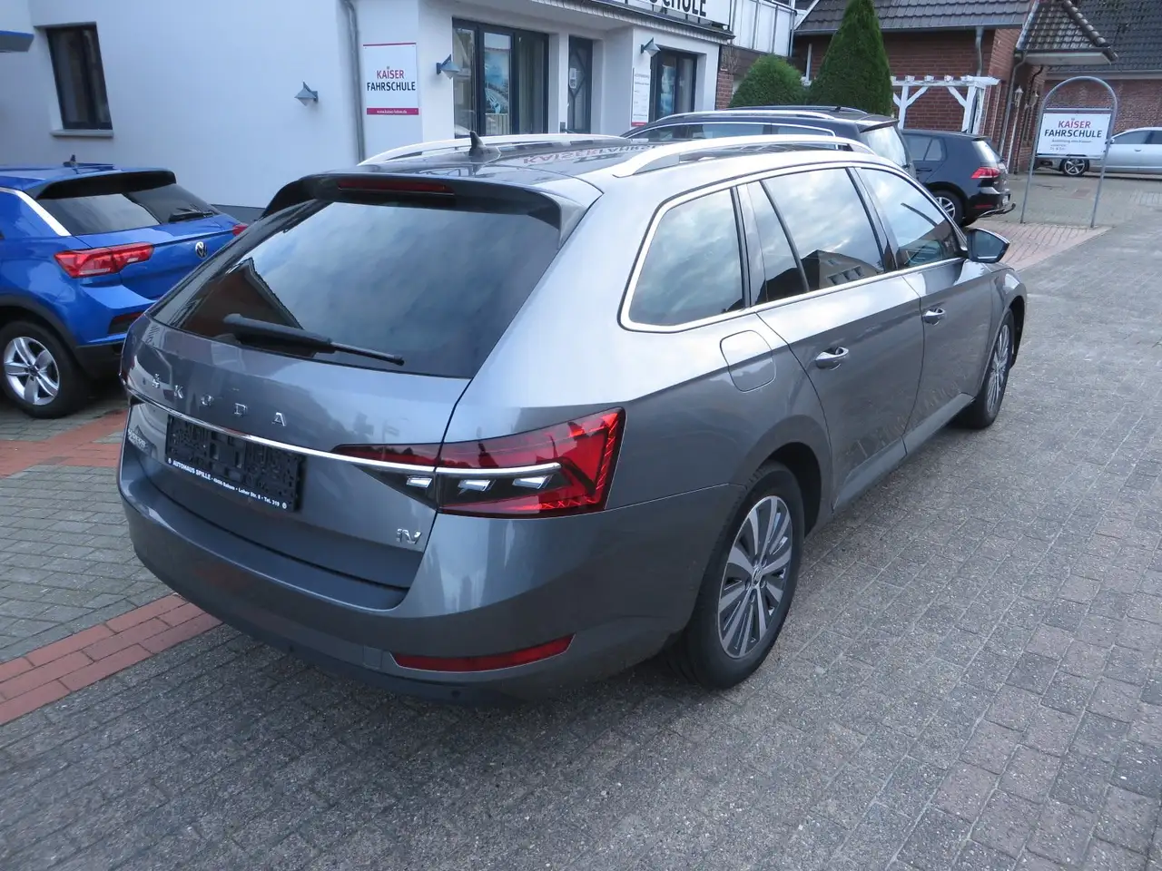 Skoda Superb Superb Combi Hybrid DSG Matrix-LED el.Heckklappe Sitzheizung vorne und hinten Sprachsteuerung — معرض صور السيارة 13
