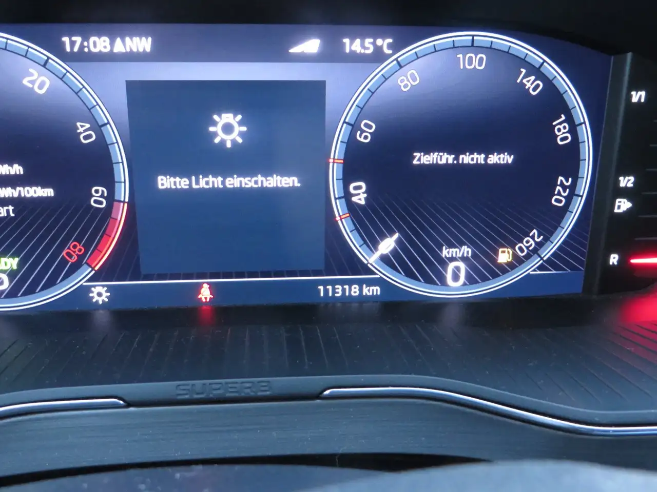Skoda Superb Superb Combi Hybrid DSG Matrix-LED el.Heckklappe Sitzheizung vorne und hinten Sprachsteuerung — معرض صور السيارة 2