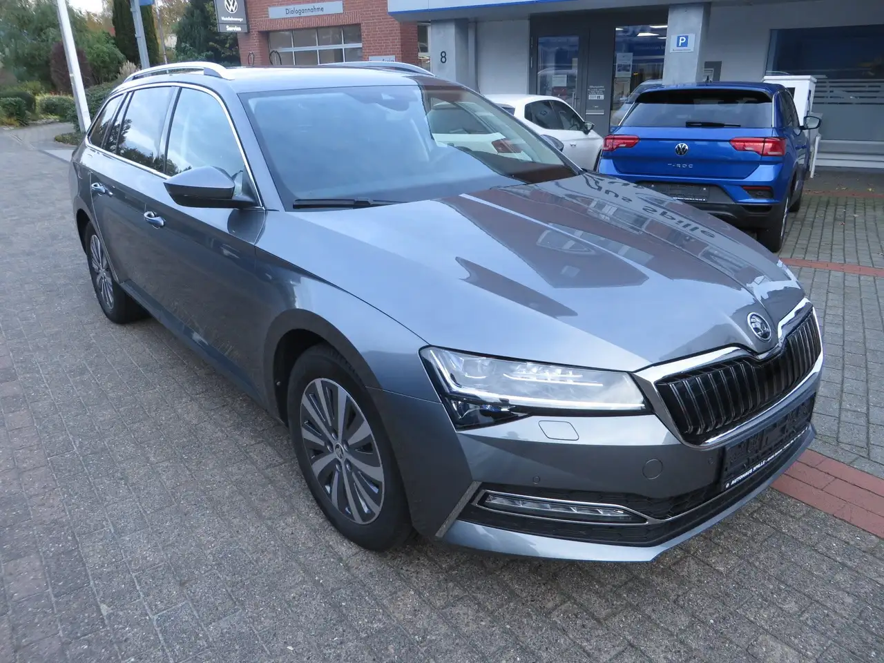 Skoda Superb Superb Combi Hybrid DSG Matrix-LED el.Heckklappe Sitzheizung vorne und hinten Sprachsteuerung — معرض صور السيارة 19