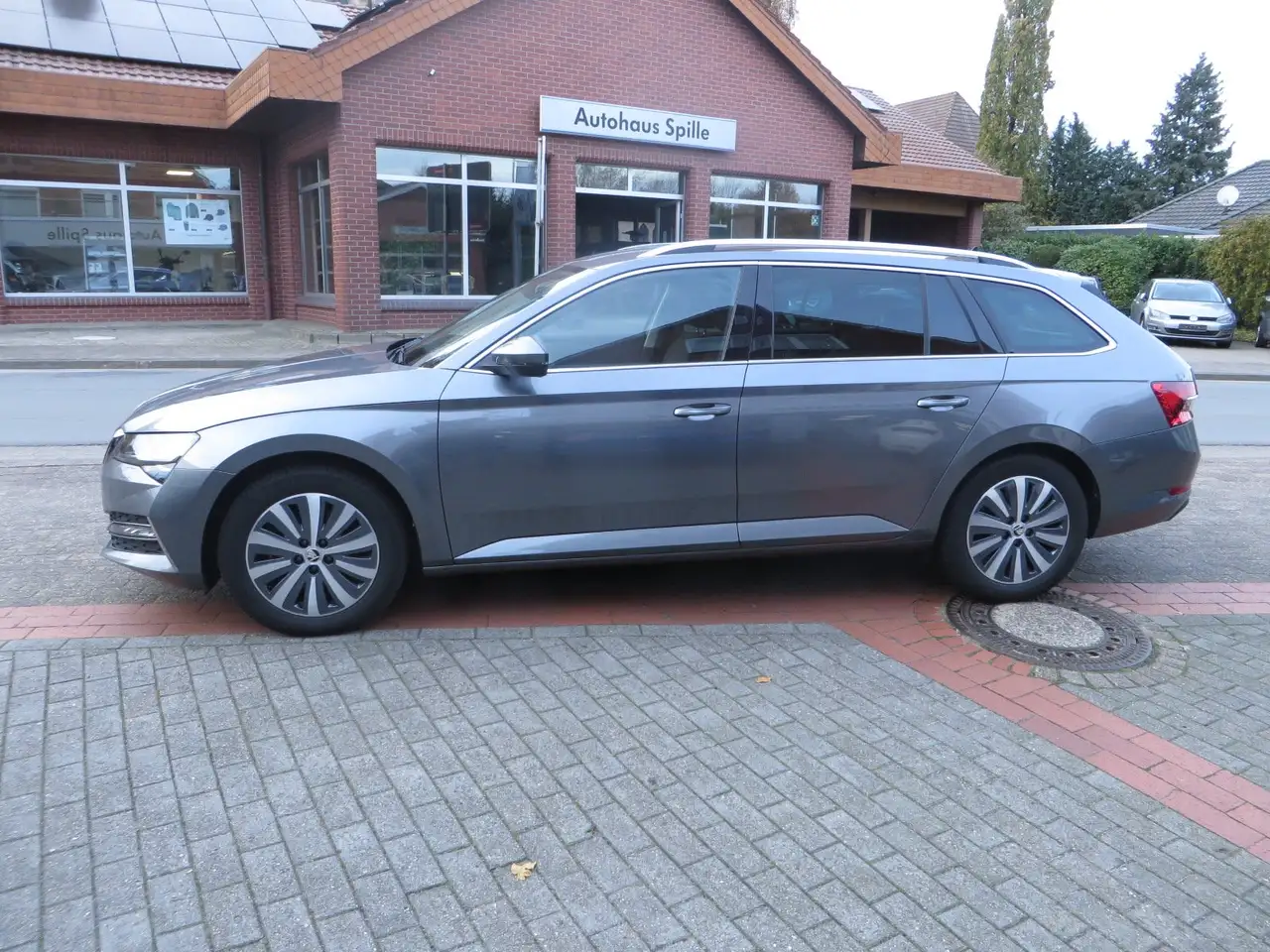 Skoda Superb Superb Combi Hybrid DSG Matrix-LED el.Heckklappe Sitzheizung vorne und hinten Sprachsteuerung — معرض صور السيارة 15