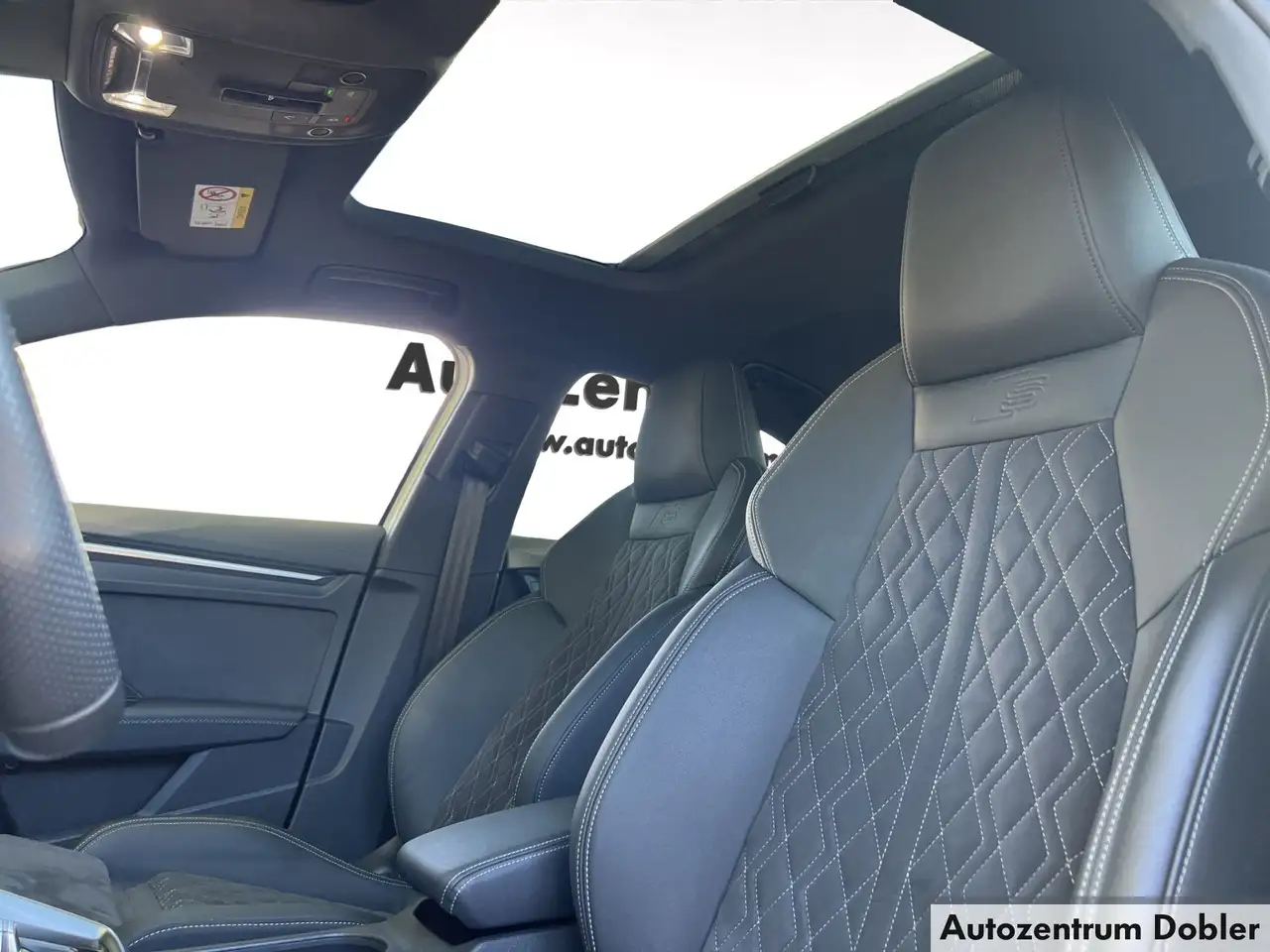 Audi S3 2.0 TFSI 228kW S tronic B+O Glasdach Navi LED — Galería del vehículo 17