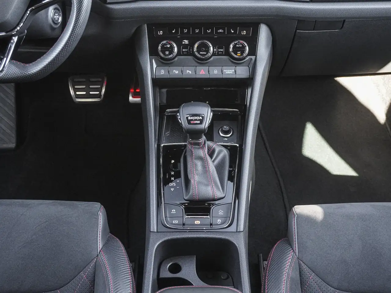 Skoda Kodiaq RS 2.0 TSI 4x4 DSG MATRIX AHK NAVI KESSY — Vehicle gallery 14