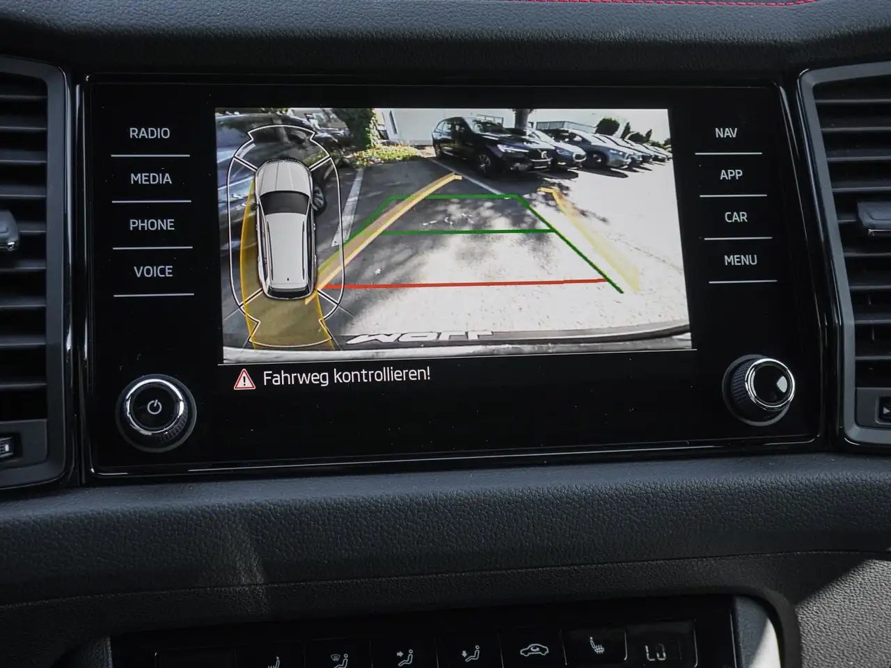 Skoda Kodiaq RS 2.0 TSI 4x4 DSG MATRIX AHK NAVI KESSY — Vehicle gallery 13