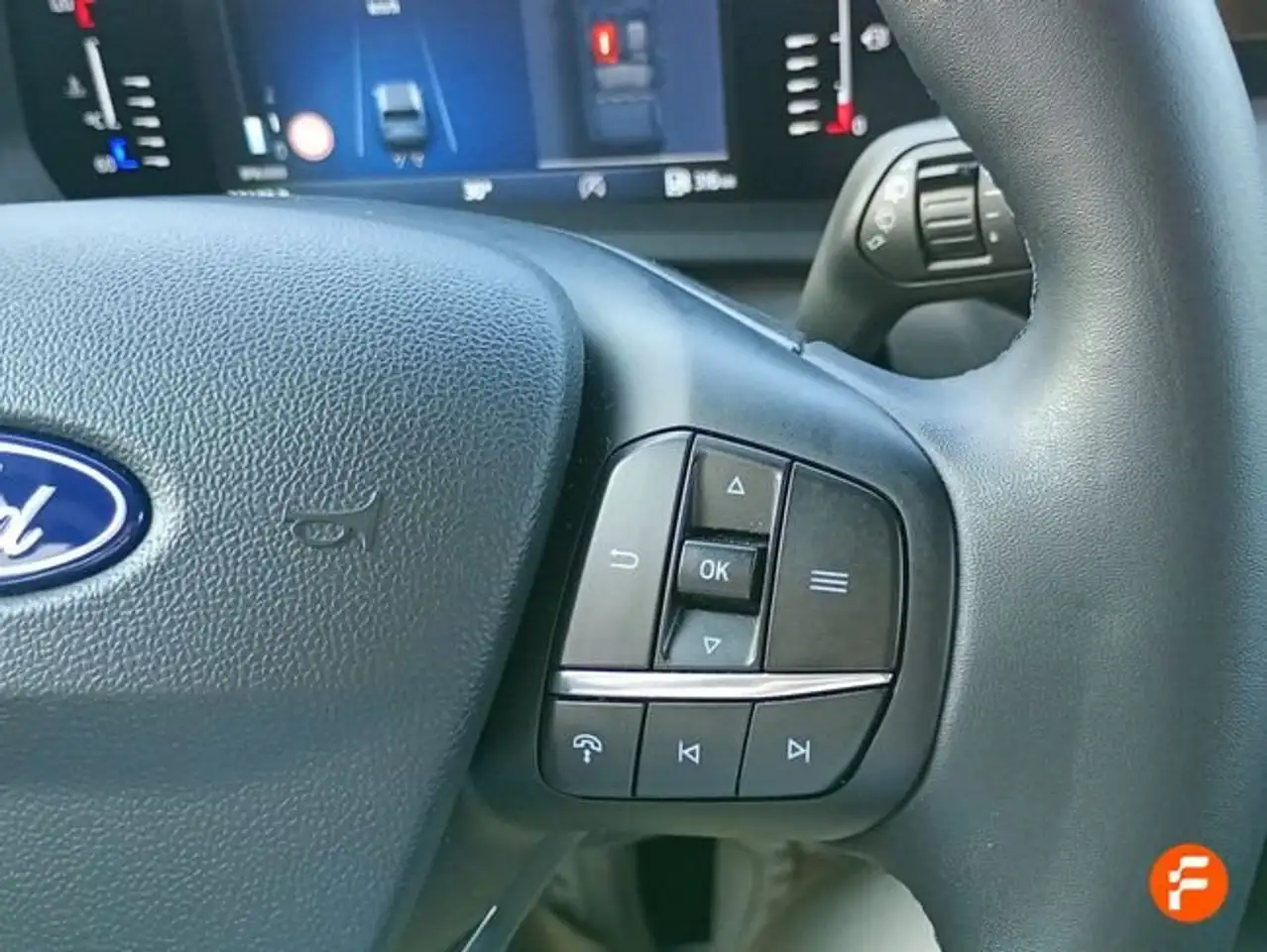 Ford Tourneo Courier 1.0 Ecoboost Titanium — Galería del vehículo 26