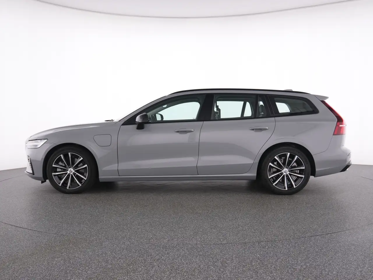Volvo V60 T8 Recharge Plus Dark+LEDER+MEMORY+STANDHZ — معرض صور السيارة 11