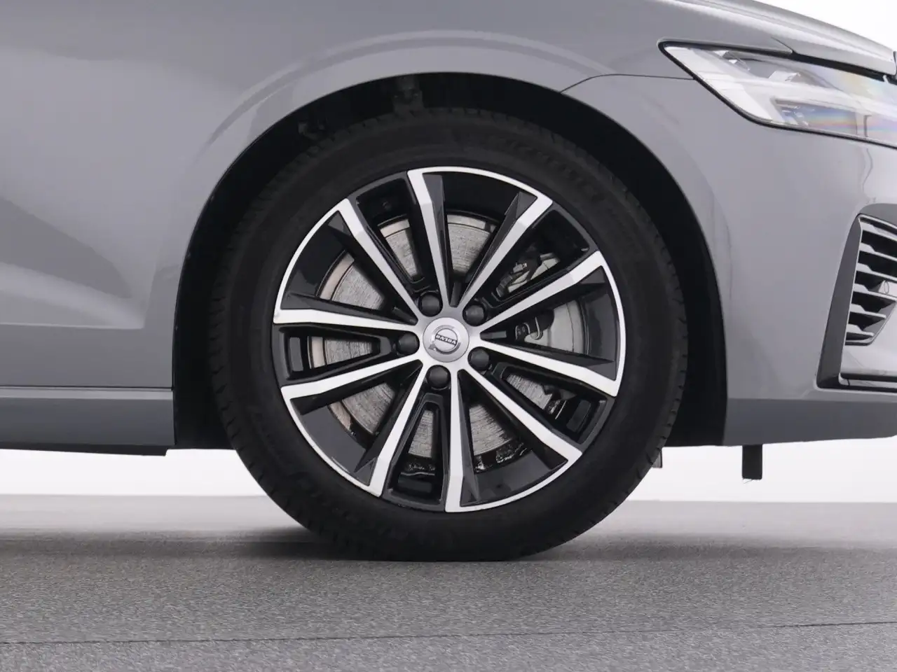 Volvo V60 T8 Recharge Plus Dark+LEDER+MEMORY+STANDHZ — معرض صور السيارة 22