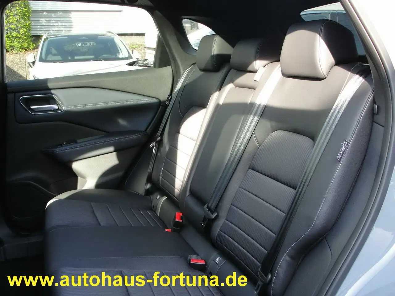 Nissan Qashqai Tekna 1.3 Automatic HUD Glasdach LED — Galería del vehículo 8