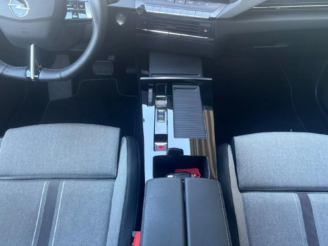 Opel Astra ST Elegance 1,6Hybr AT8 ACC FSHz Kamera Keyless — Galerie du véhicule 12