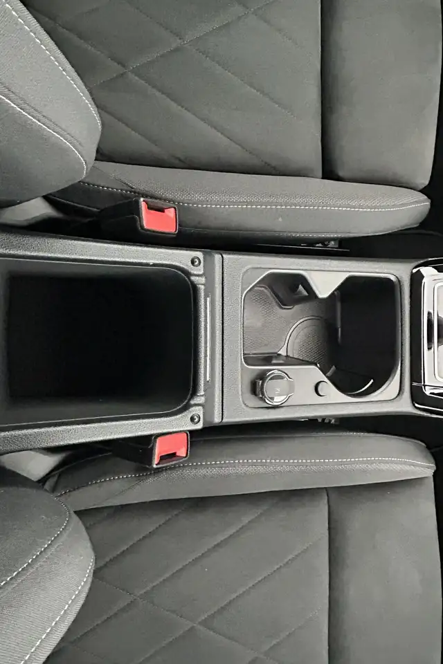 Volkswagen Golf VIII 2.0 TSI Style|ACC|LEDPlus|PDC|SHZG|LHZ — Galería del vehículo 15