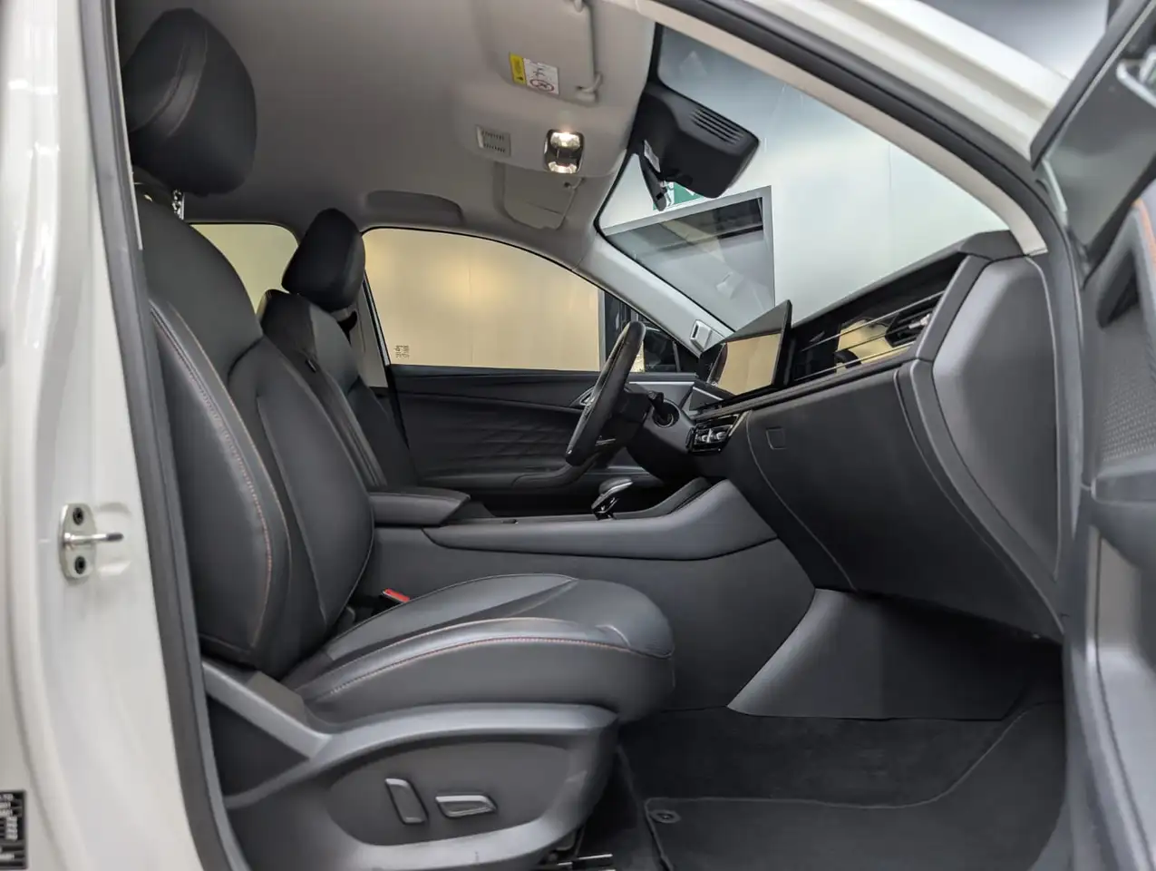 MG HS 1.5 TGDI Luxury >NAV+360+VIRTU+ACC+LEDER+SHZ+ — Vehicle gallery 9