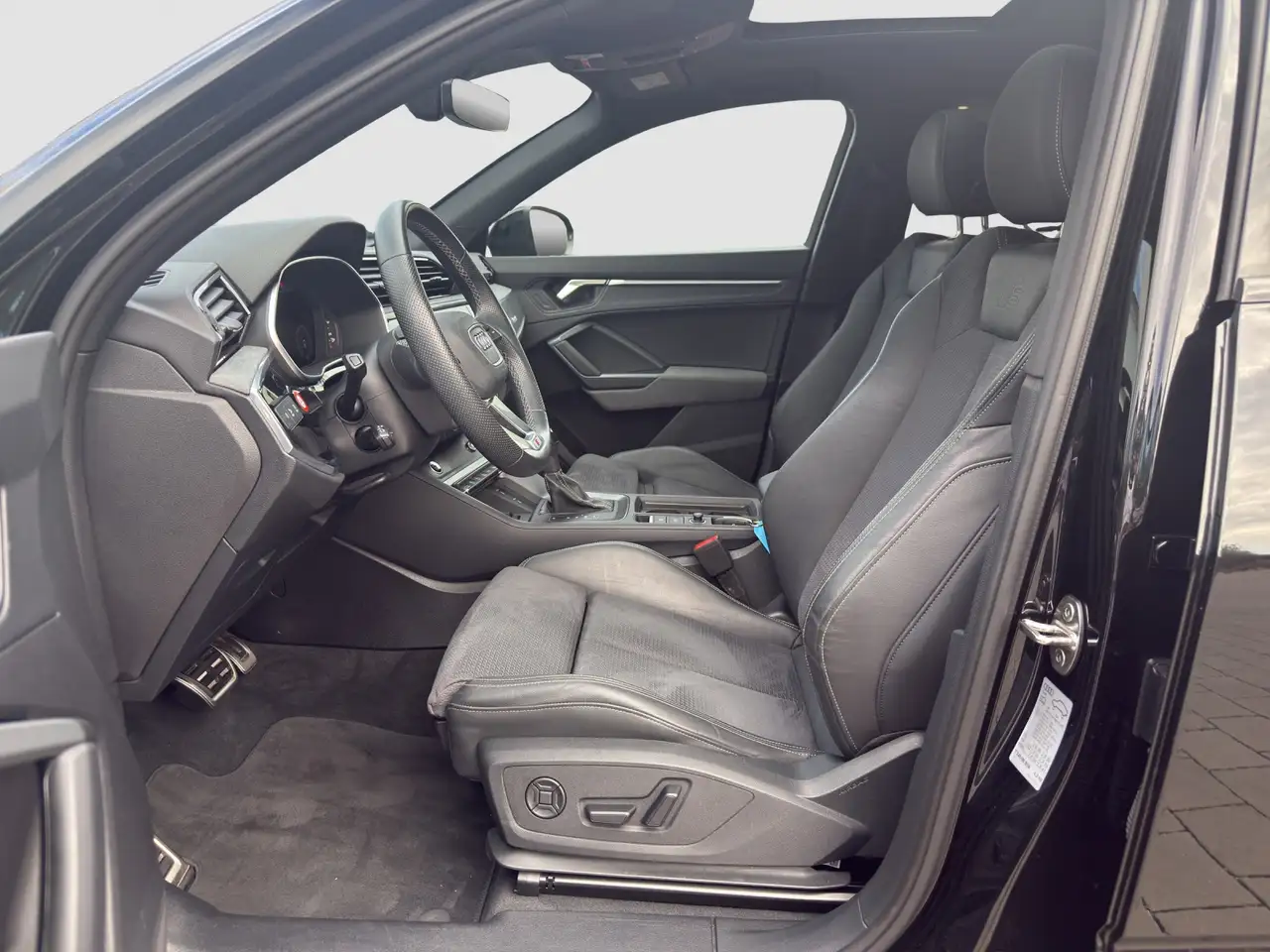 Audi Q3 Sportback 45 TFSI qu S line Matrix/STHZ/PANO — معرض صور السيارة 6