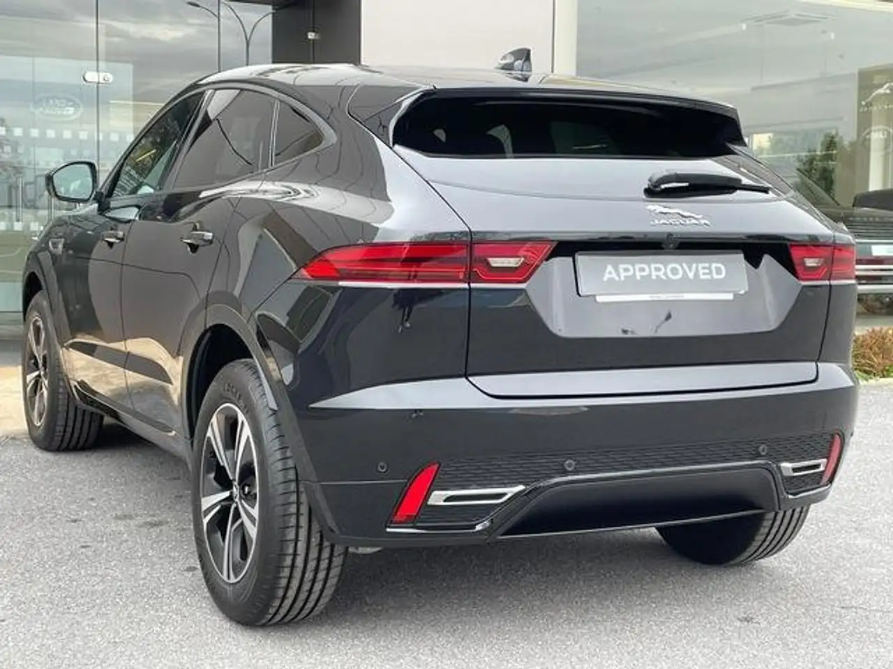Jaguar E-Pace 2.0D I4 R-Dynamic S AWD Aut. 163 — معرض صور السيارة 11