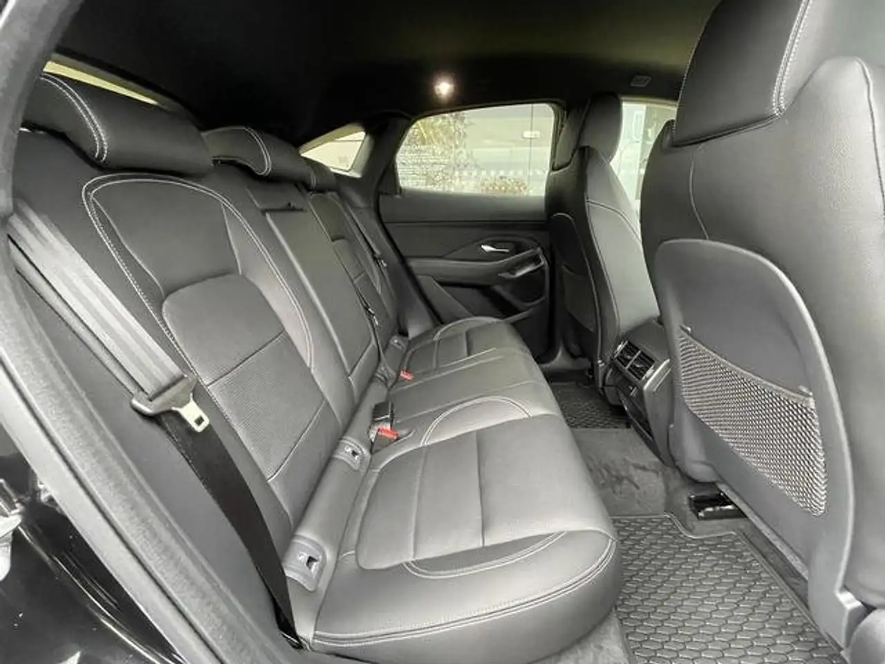 Jaguar E-Pace 2.0D I4 R-Dynamic S AWD Aut. 163 — معرض صور السيارة 5