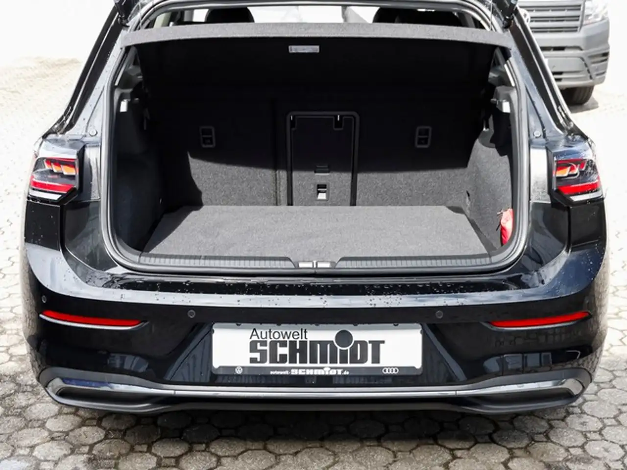 Volkswagen Golf VIII 1,5 TSI Style ACC Navi R-Kamera LED 17" — معرض صور السيارة 9