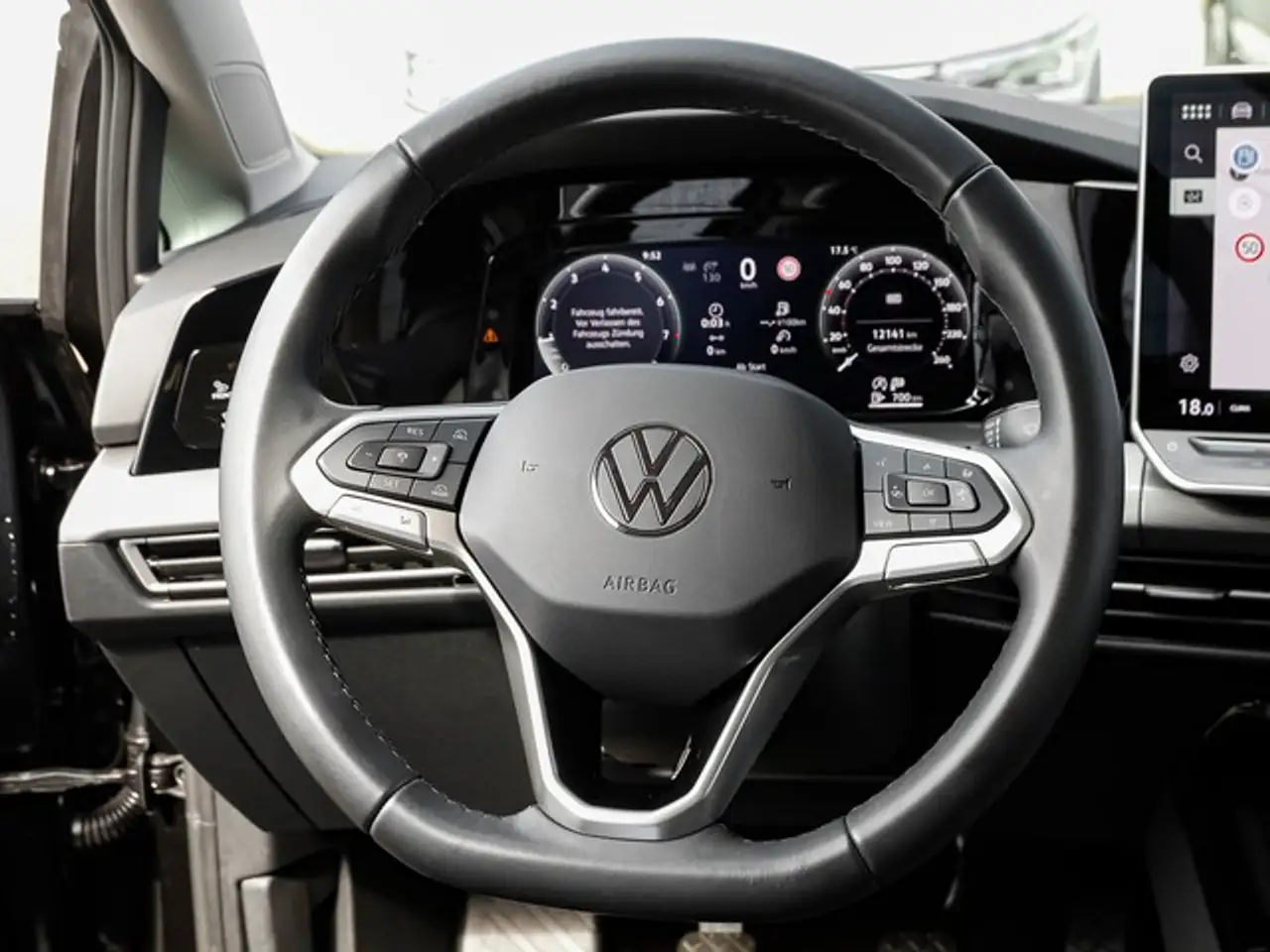 Volkswagen Golf VIII 1,5 TSI Style ACC Navi R-Kamera LED 17" — معرض صور السيارة 11
