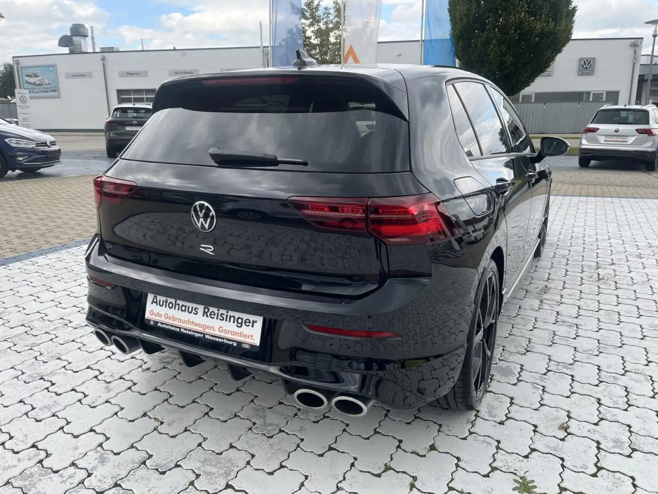Volkswagen Golf VIII R 2,0 TSI 4Motion DSG (IQ L,RearView,DCC,Head — معرض صور السيارة 2
