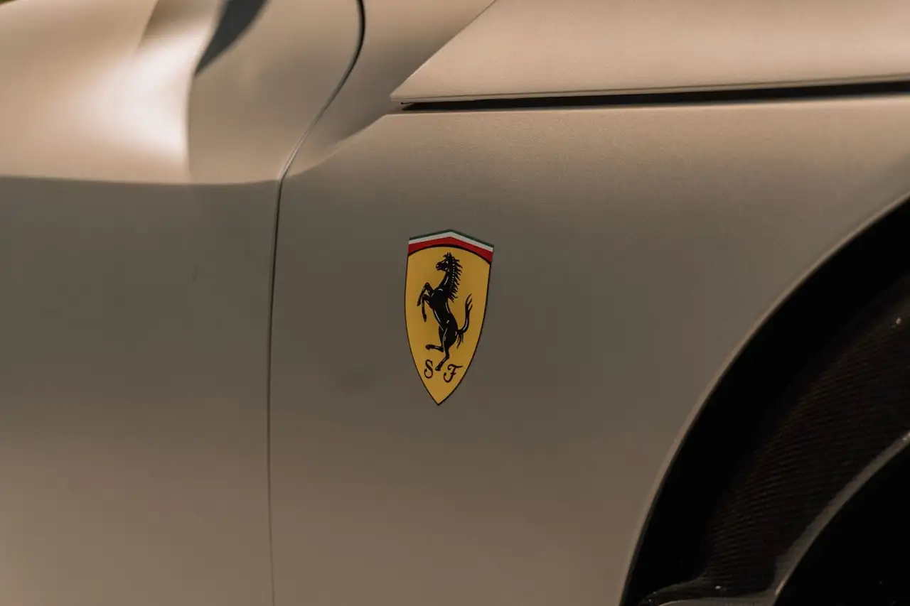 Ferrari Purosangue V12 DCT 4WD * CARBON * PANO * MASSAGE — Vehicle gallery 34