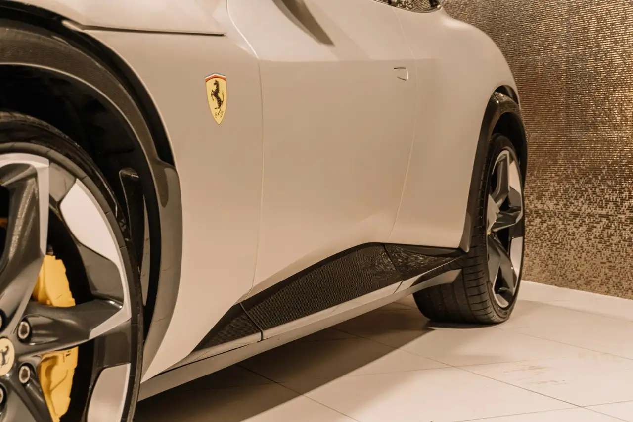 Ferrari Purosangue V12 DCT 4WD * CARBON * PANO * MASSAGE — Vehicle gallery 7