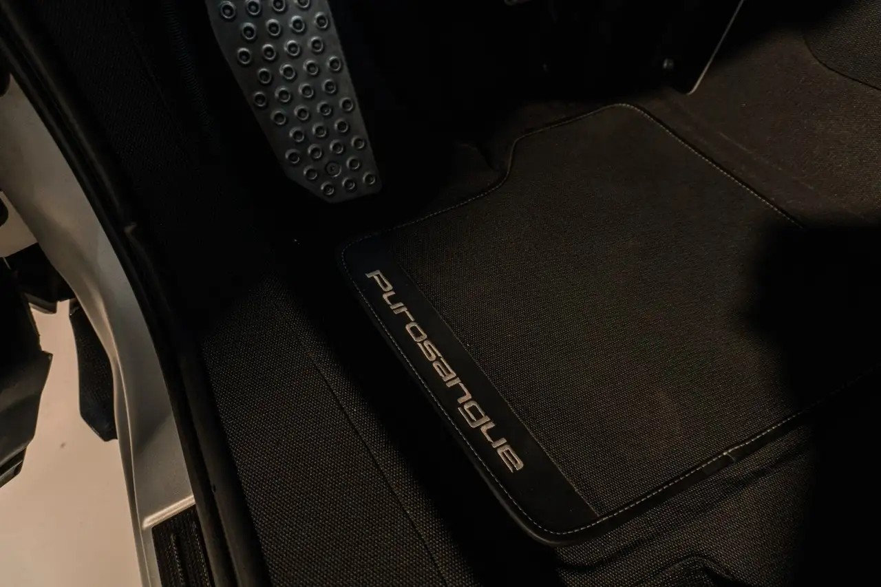 Ferrari Purosangue V12 DCT 4WD * CARBON * PANO * MASSAGE — Vehicle gallery 26