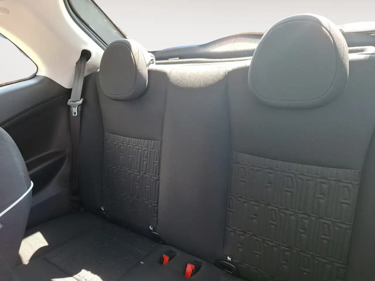 Fiat 500e 500 e Base Allwetterreifen CarPlay Tempomat — Galería del vehículo 16