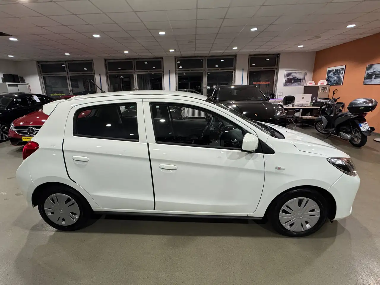 Mitsubishi Space Star Select 1,2i,KLIMA,Servo,ZV mit FUNK,Werksgarantie — معرض صور السيارة 4