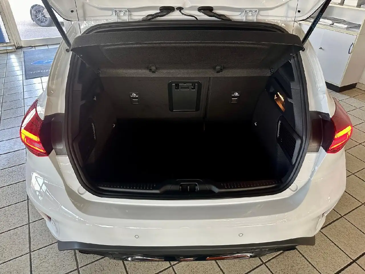 Ford Focus ST X *Vorführwagen* — معرض صور السيارة 8