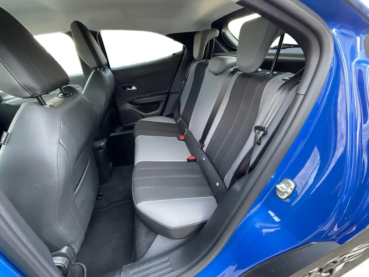 Opel Mokka 1.2 Elegance Kamera, Sitzheizung — Galería del vehículo 15