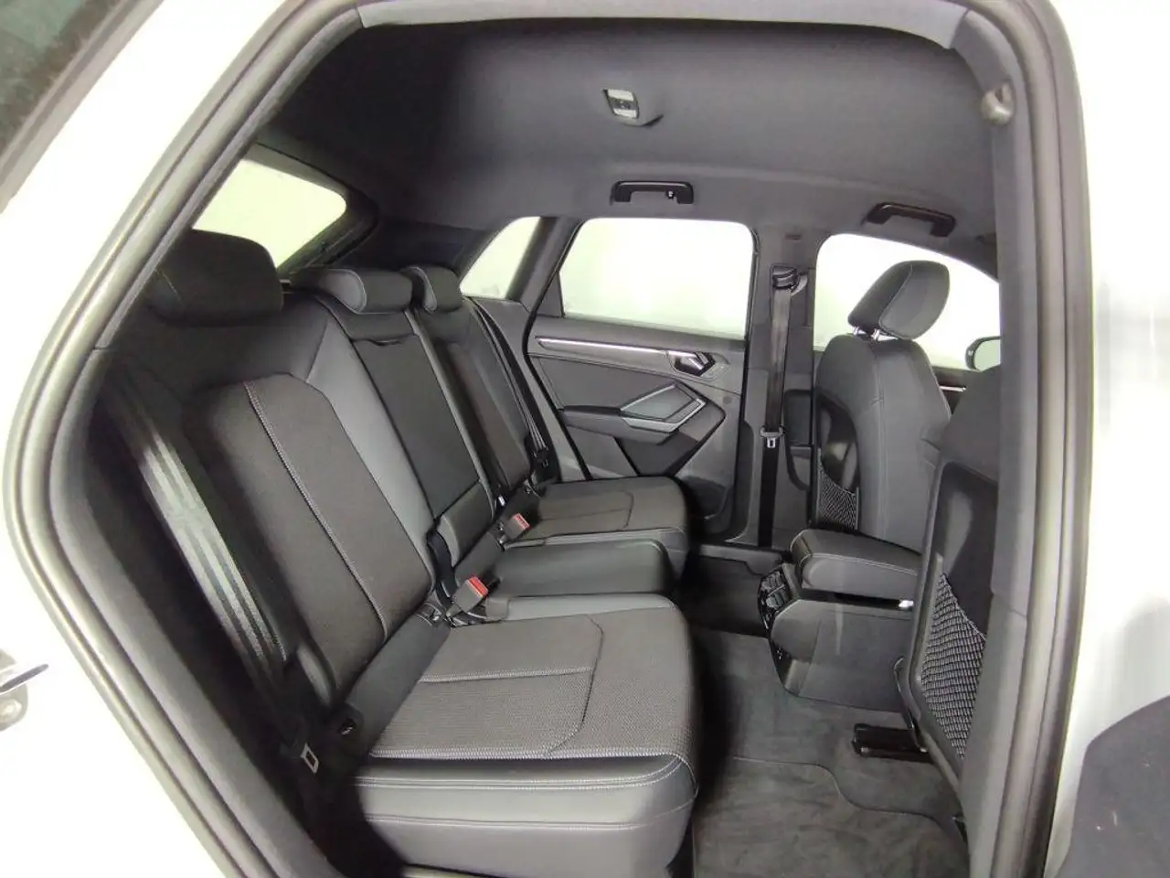 Audi Q3 35 TDI Genuine edition S tronic 110kW — Galería del vehículo 7