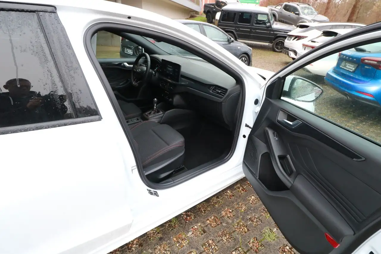 Ford Focus 1,0 ST Line EcoBoost Mild Hybrid 92kW — Galerie du véhicule 13