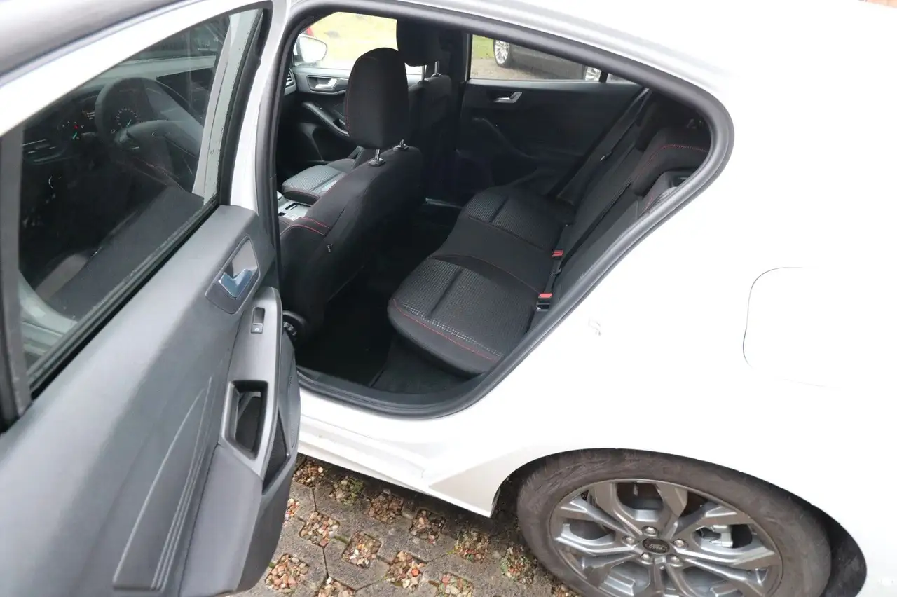 Ford Focus 1,0 ST Line EcoBoost Mild Hybrid 92kW — Galerie du véhicule 10