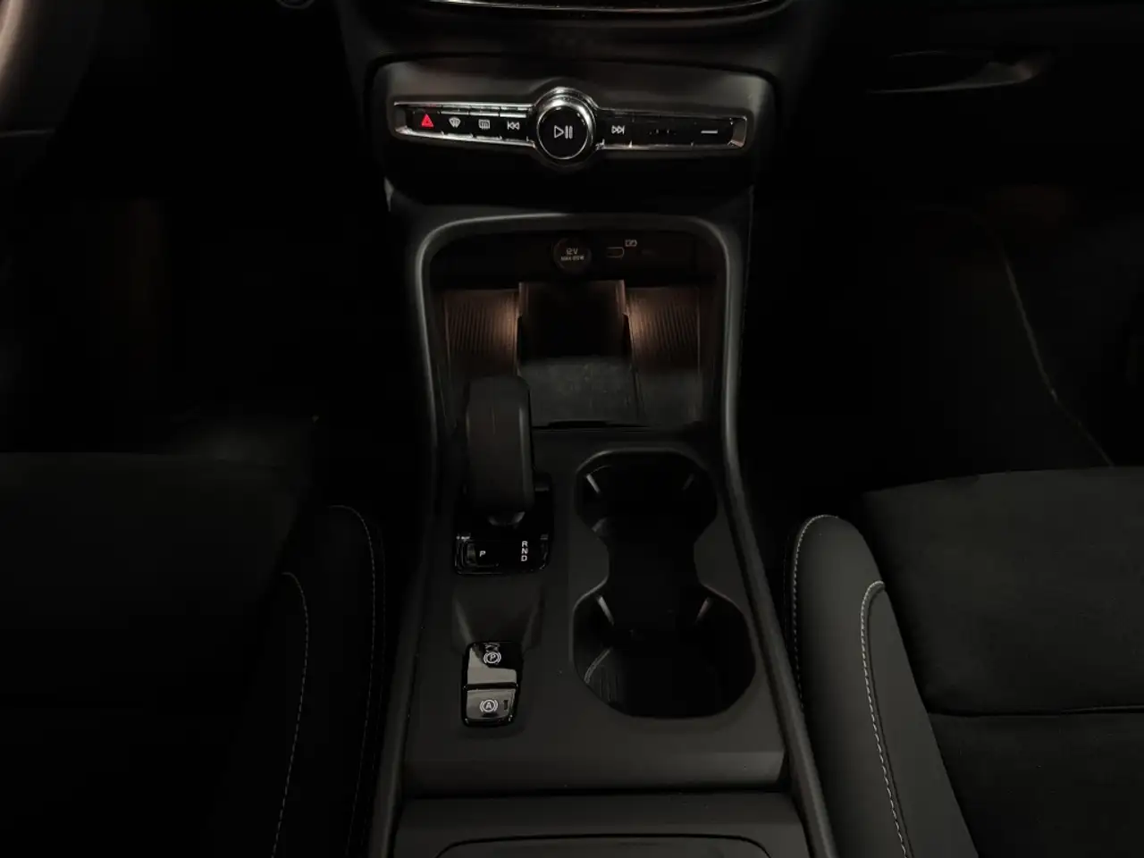 Volvo XC40 B3 Core Aut. — معرض صور السيارة 37