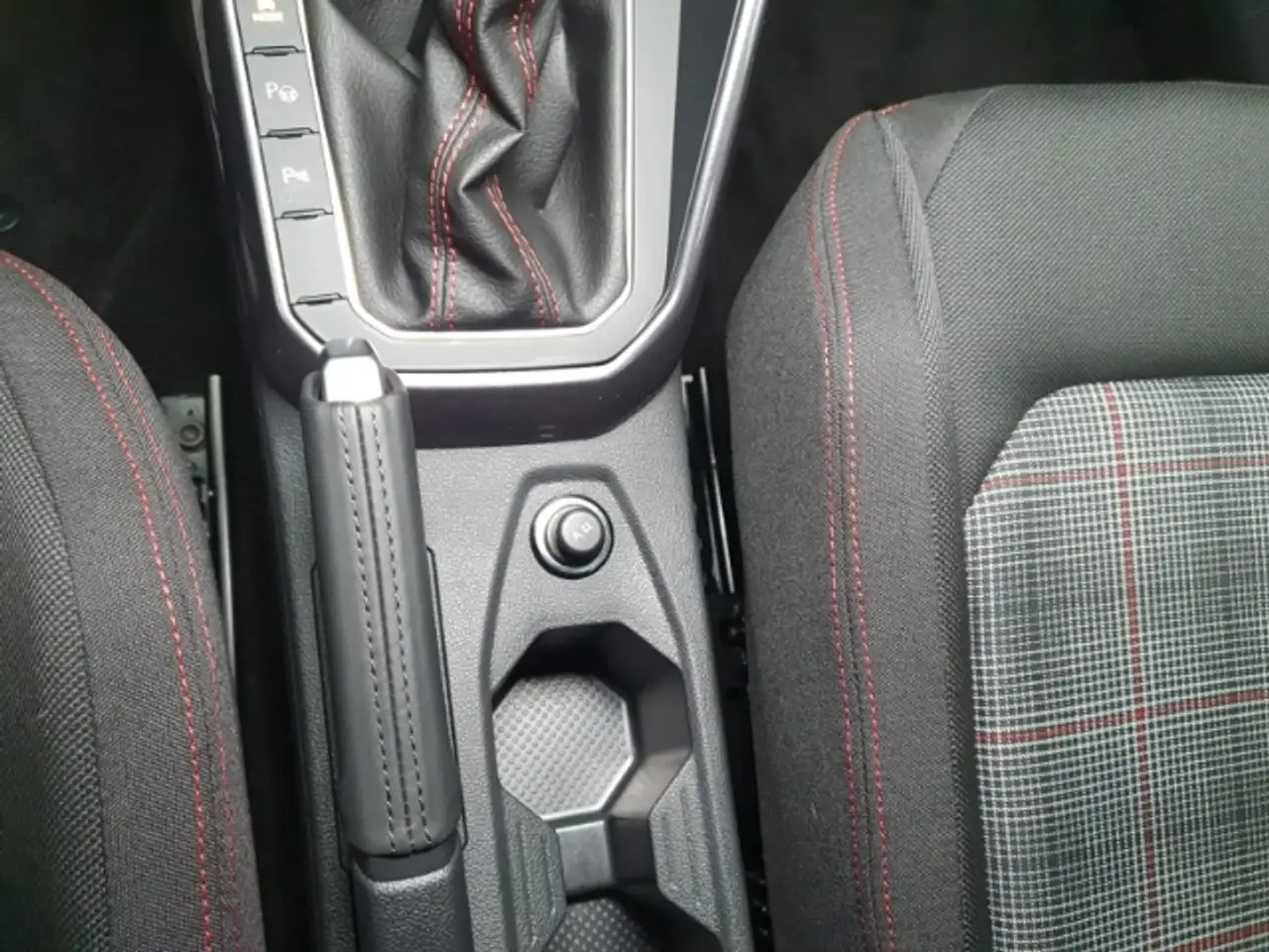 Volkswagen Polo GTI DSG Navi LED ACC Bluetooth Parklenkass. — Vehicle gallery 18