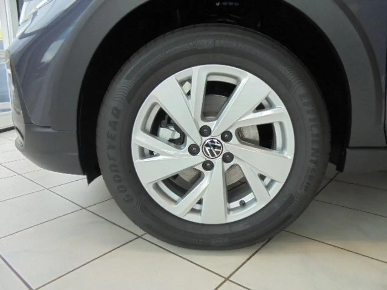 Volkswagen Taigo Life DSG/LED/PDC/SHZ/App/4JahreGarantieAlu — معرض صور السيارة 3