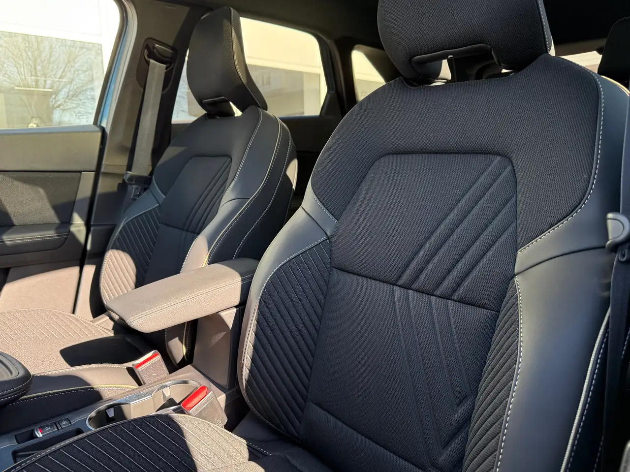 Renault Symbioz ICONIC 145 E-Tech Full Hybrid VERFÜGBAR — Galerie du véhicule 10