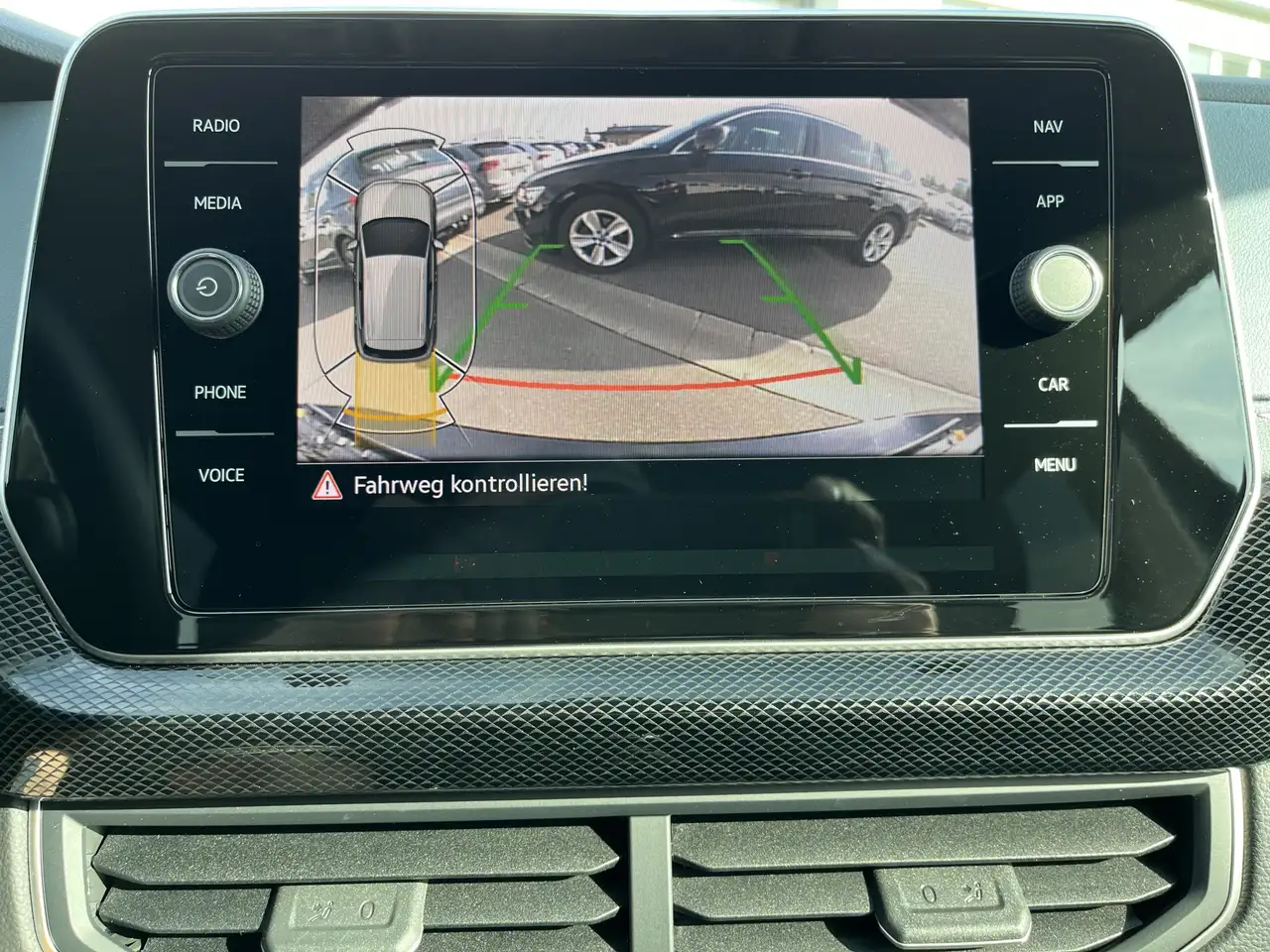 Volkswagen T-Cross 1.5 TSI DSG Style 156€ m.20% Anz. AHK Navi Trave — معرض صور السيارة 26