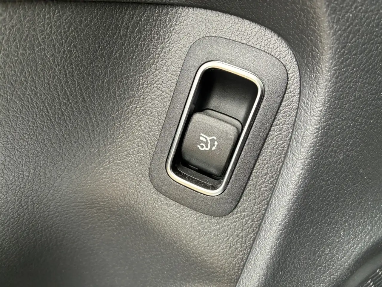 Mercedes-Benz CLA 180 SB Progr. Panorama Multibeam Night 360° — Galerie du véhicule 24